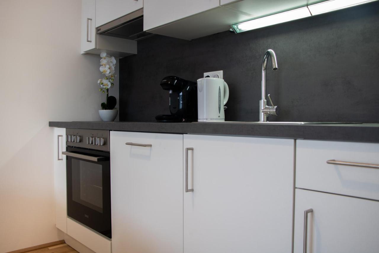 Flat2Go Modern Apartments - Harmony Of City And Nature Wina Bagian luar foto