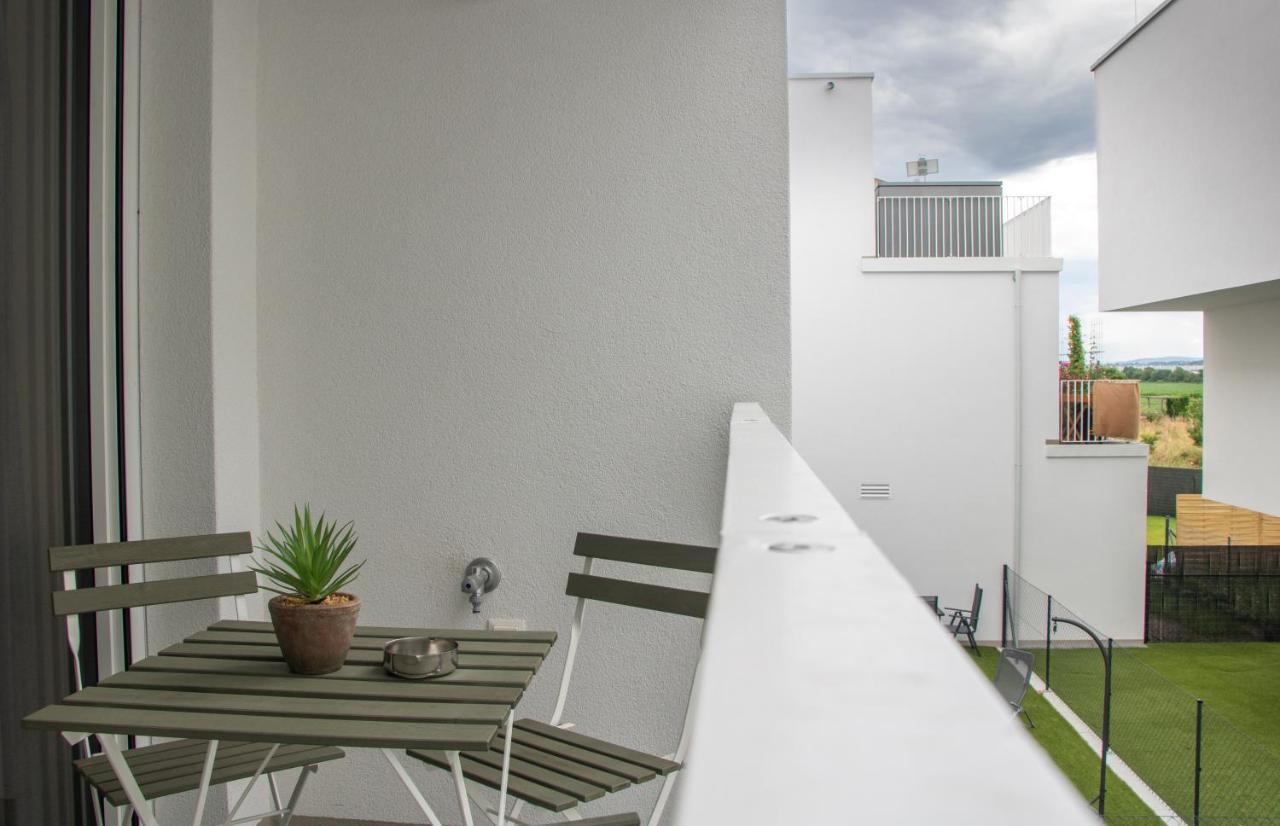 Flat2Go Modern Apartments - Harmony Of City And Nature Wina Bagian luar foto