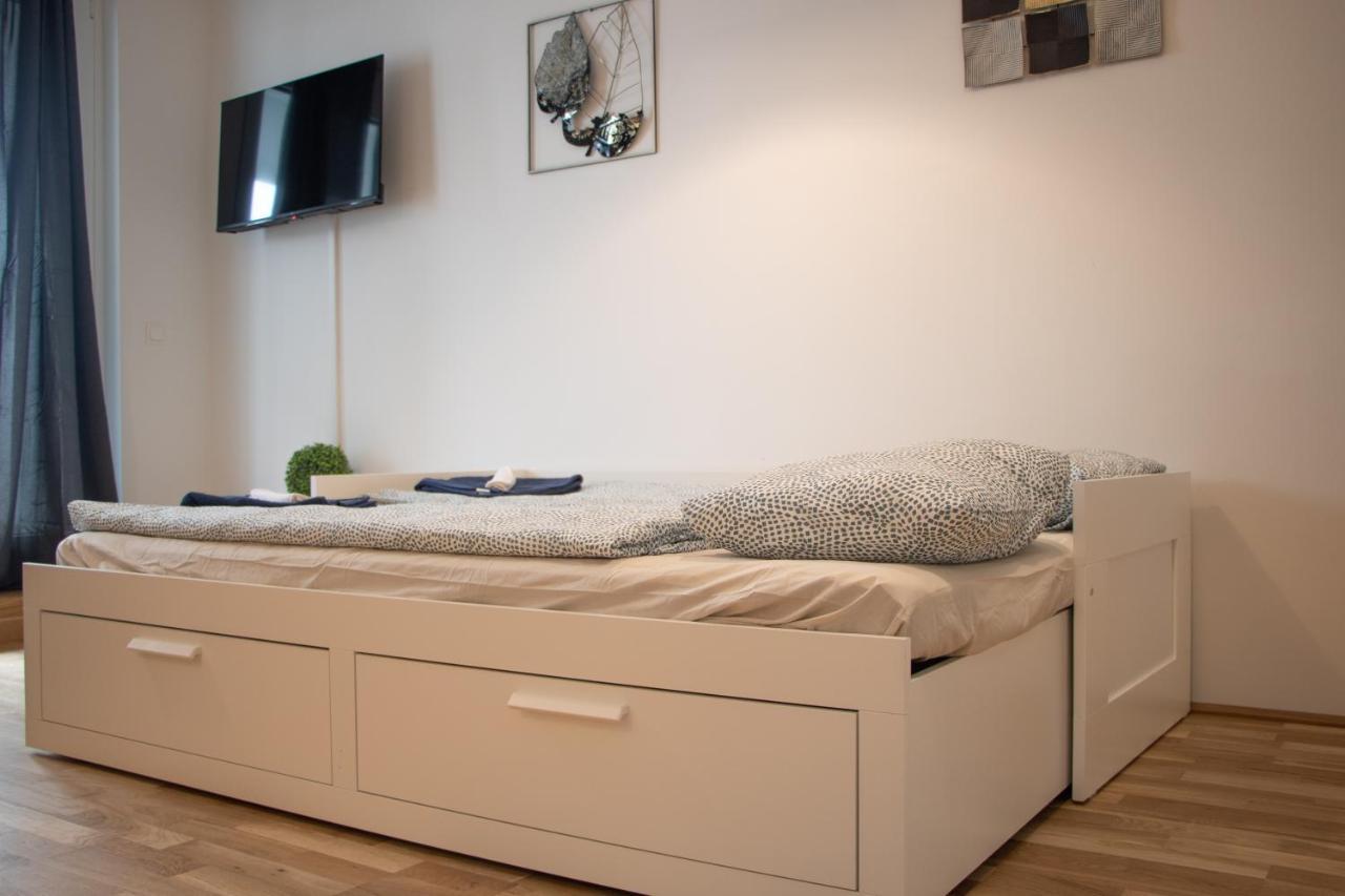Flat2Go Modern Apartments - Harmony Of City And Nature Wina Bagian luar foto